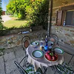 Cozy Farmhouse In With Private Pool بيت للعطل